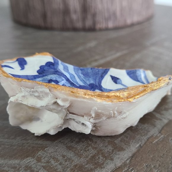 Blue and White Print With Gold Trim Oyster Shell Trinket Holder - Picture 3 of 6